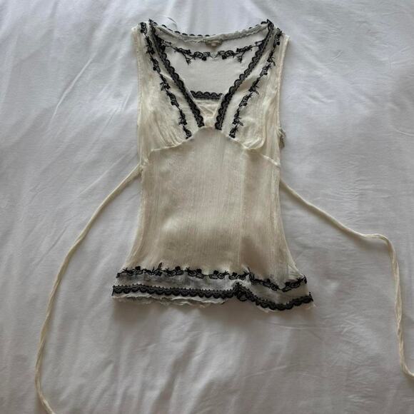 unbranded Tops - Gorgoues white lace real silk cami